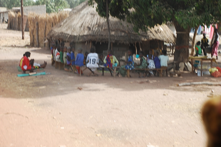 Freiluftschule in einem Dorf