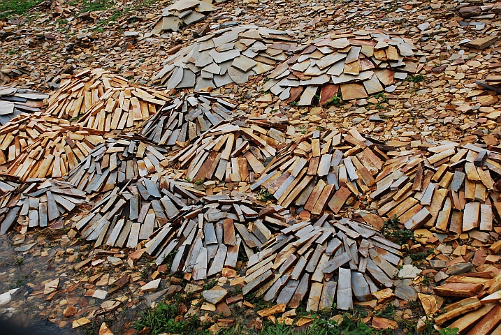 Behauene Steine zu verkaufen
