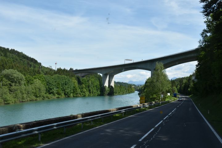 Die Drau kurz vor Villach