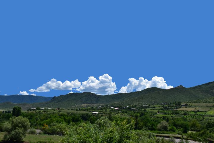 Gleich nach der Grenze ist das Debed Tal noch weit