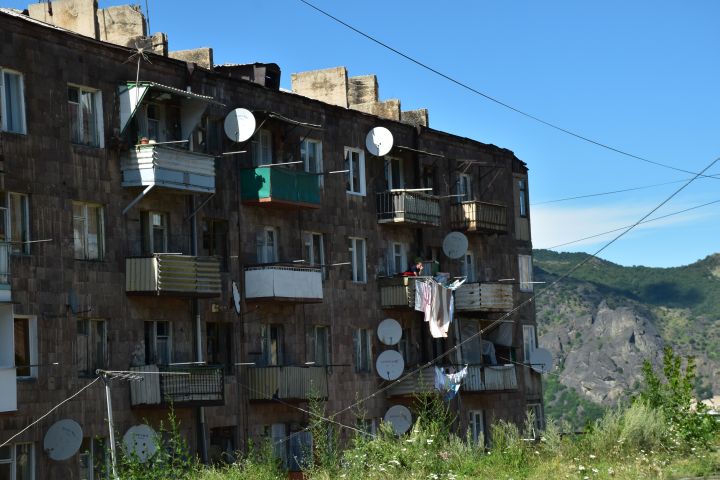 Plattenbau in Sarahart oberhalb Alaverdi