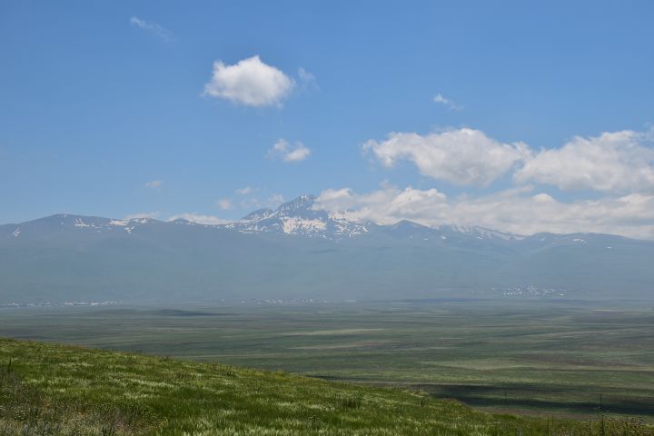 Der Aragats, mit 4’090m der höchste Berg Armeniens