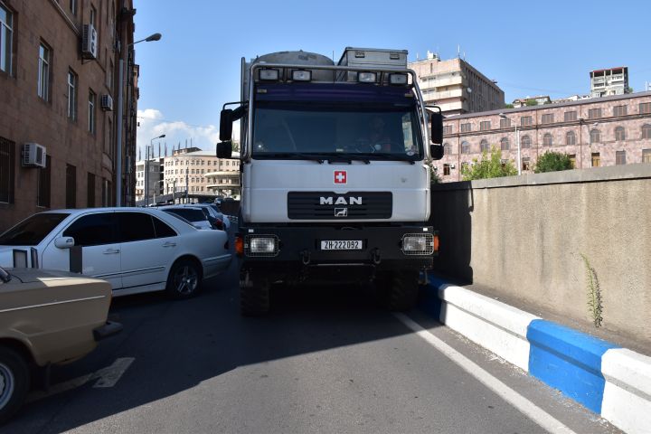 Obelix an sehr enger Stelle