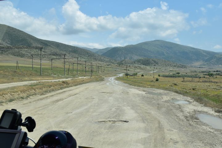 Löchrige Piste zwischen Tsapatagh und Areguni