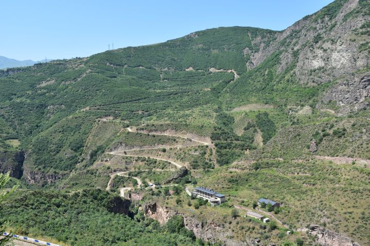 Piste nach Tatev hinauf