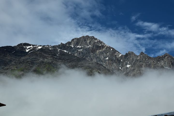 Berggipfel über Stepantsminda