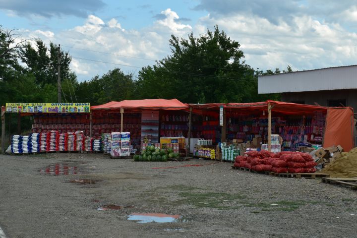 Importartikel für Armenien auf dem Weg an die Grenze