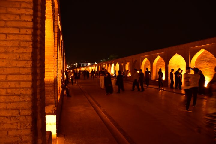 Si-o-se Pol Brücke bei  Nacht