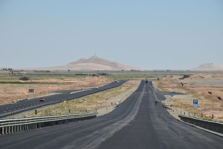 Beginn der dreispurigen Autobahn