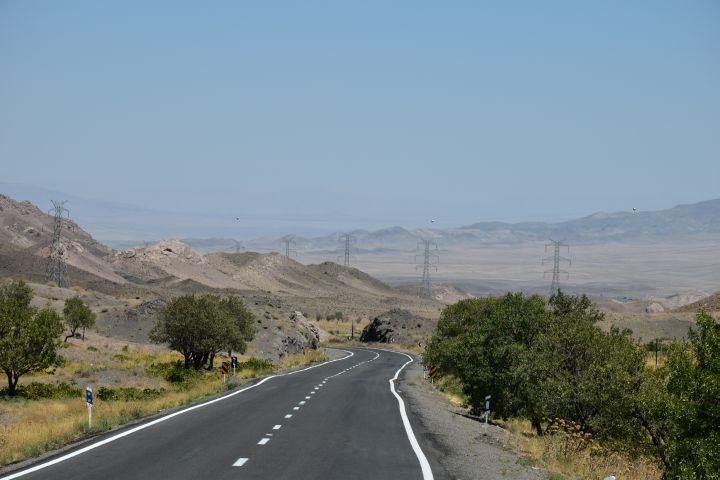 Abfahrt vom Godar-e Aliyak Pass Richtung Soltanabad