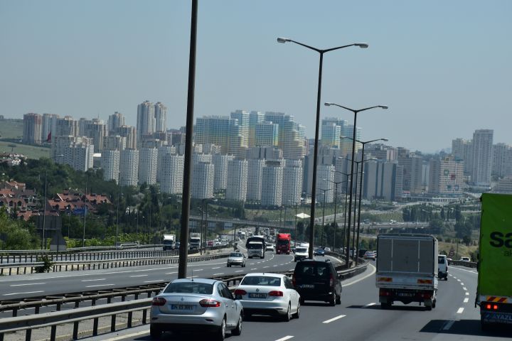 Agglo-Hochhäuser 40km vor Istanbuls Stadtzentrum