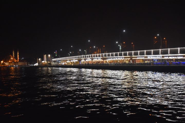 Galatabrücke in der Nacht