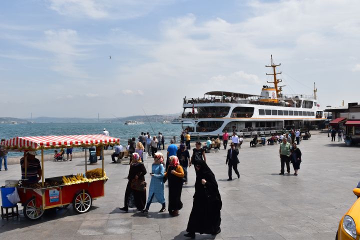 Fährenanlegestelle Eminönü in Istanbul
