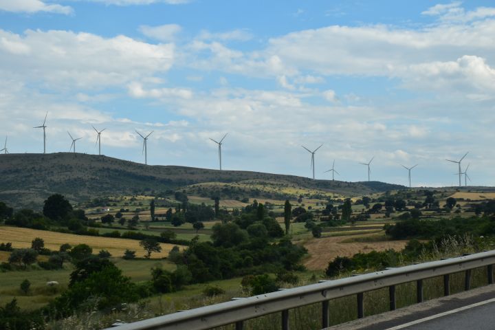 Windräder in Westanatolien zwischen Susurluk und Balikesir