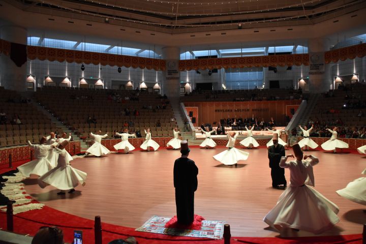 Die Arena im Mevlana Kulturzentrum