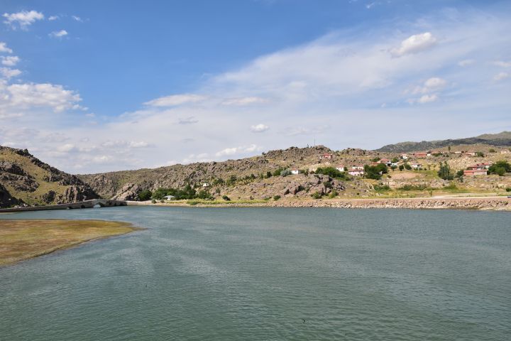 Alte Brücke über den Kizilirmak bei Köprüköy südöstlich von Ankara