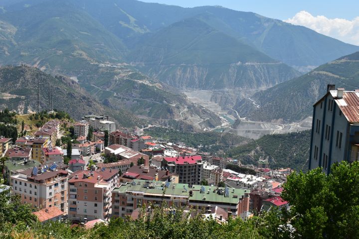 Artvin, Provinzhauptstadt am Berghang