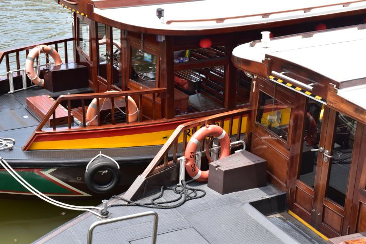 Rundfahrtschiffe auf dem Singapore River