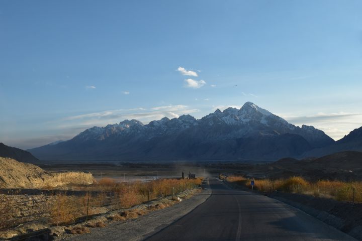 Die Ebene von Taxkorgan mit dem Lyavirdyr Massiv