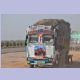Einer der allgegenwärtigen Tata Lastwagen in der Nähe von Katoda zwischen Chittaurgarh und Kota