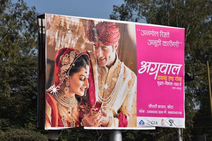 Schmuckreklame am Strassenrand