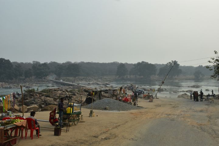 Brückenfurt über den Betwa Fluss in Orchha