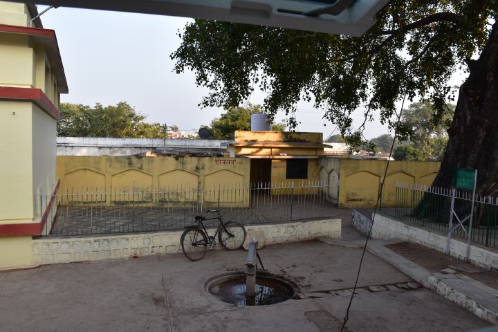 Der quietschende Brunnen vor unserem Haus