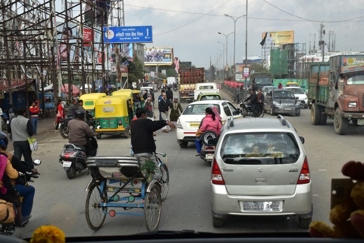 Ein Wunder: Rikschafahrer macht Handzeichen