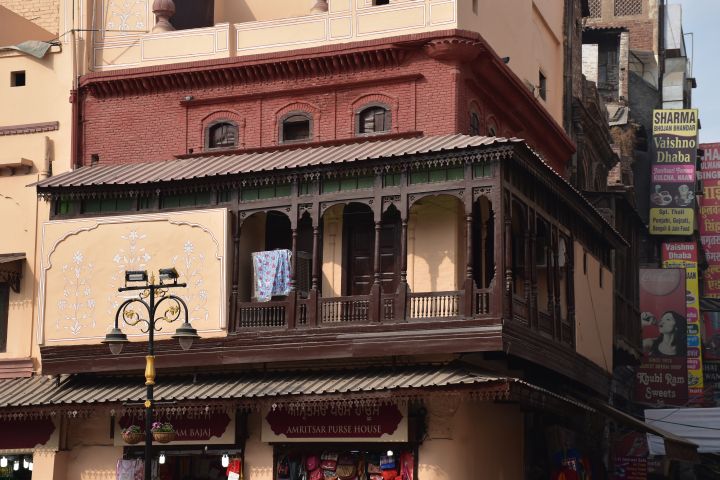 Schön restauriertes Gebäude in der Nähe des Goldenen Tempels in Amritsar