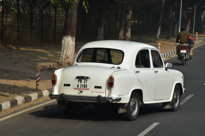 Dieses Auto Hindustan Ambassador wurde bis 2014 in Indien gebaut