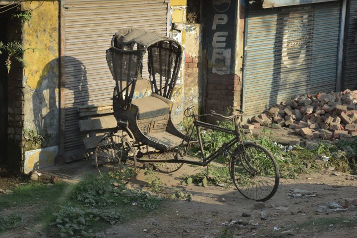 Diese Rikscha steht wohl schon länger in English Bazar, auch Malda genannt