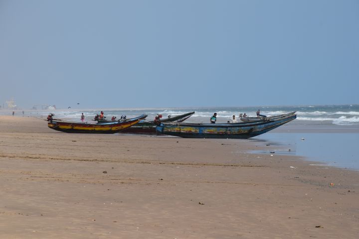 Fischer am Strand von Gopalpur in Odisha