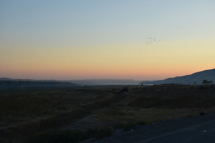 Abendstimmung beim Andijon Stausee in der Nähe von Özgön, am östlichen Ende des Fergana Tales