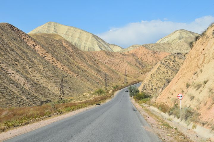 Zwischen Sargata und Torkent in der Nähe des Toktogul Stausees