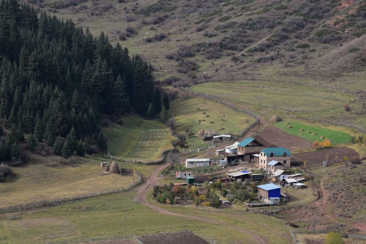 Gehöft in Jeti Oguz, einem Tal im Terskey Ala-Too