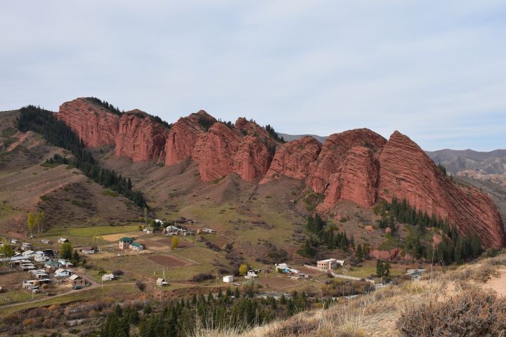 Die “Sieben Bullen“ genannte Felsformation in Jeti Oguz