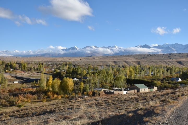 Bei Kyzyl-Tuu mit den Terskey Ala-Too Bergen