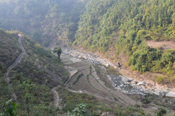 Terrassierte Landwirtschaft im gebirgigen Mittelland zwischen Butwal und Tansen