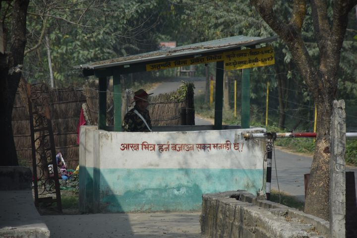 Wachposten am Eingang zum Koshi Tappu Nationalpark
