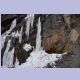 Eiszapfen an Fels am Karakorum Highway im Khunjerab Tal