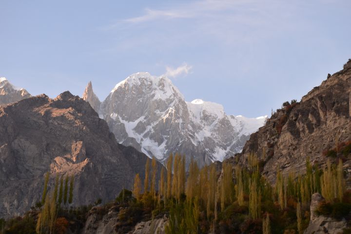 Hunza Peak mit dem dazugehörenden Bublimotin, auch Ladyfinger Peak genannt