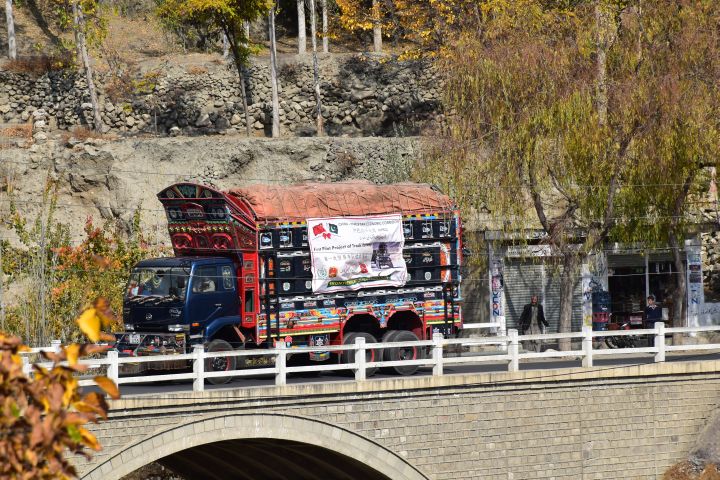 Ein Lastwagen des China-Konvoy