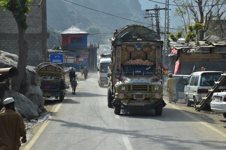 Emsiger Verkehr in Dassu’s Strassen