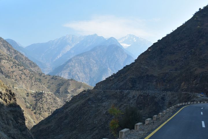 Blick aus einem Indus Seitental auf einen namenlosen 5’000er in Kohistan