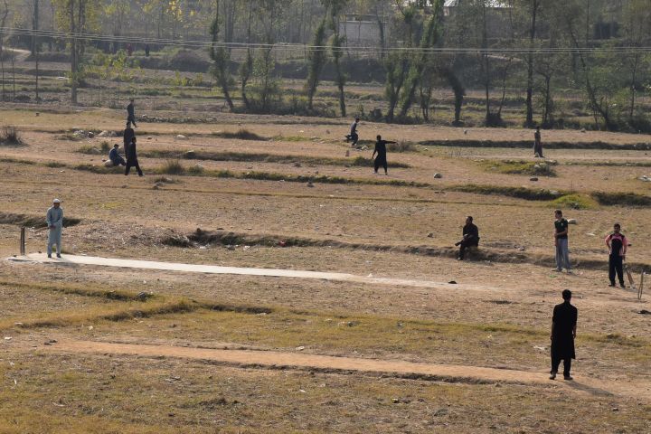 In Pakistan wird überall Cricket gespielt