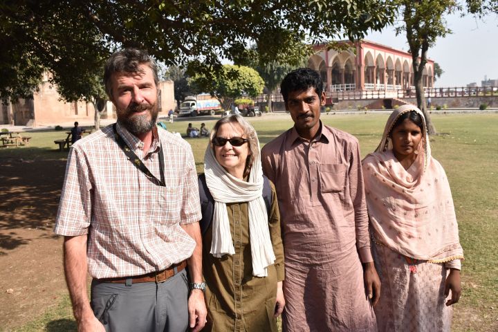 Foto mit uns und einem pakistanischen Paar