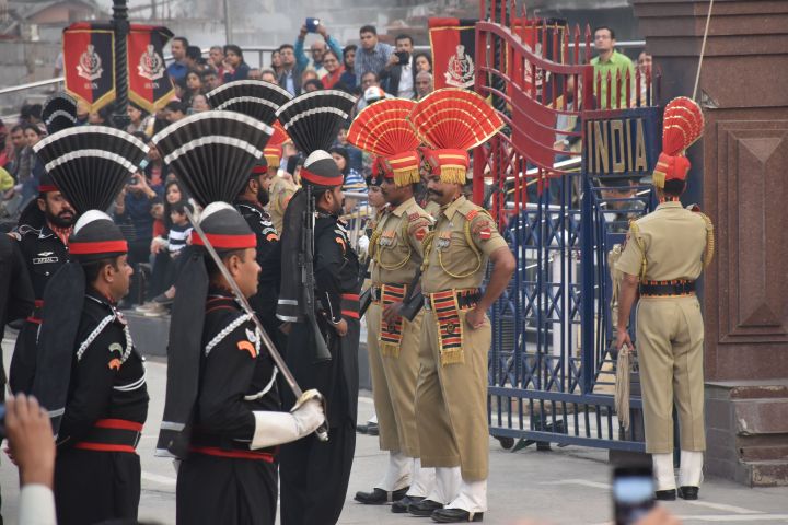 Grenztorschliessungszeremonie an der Wagah Grenze zu Indien