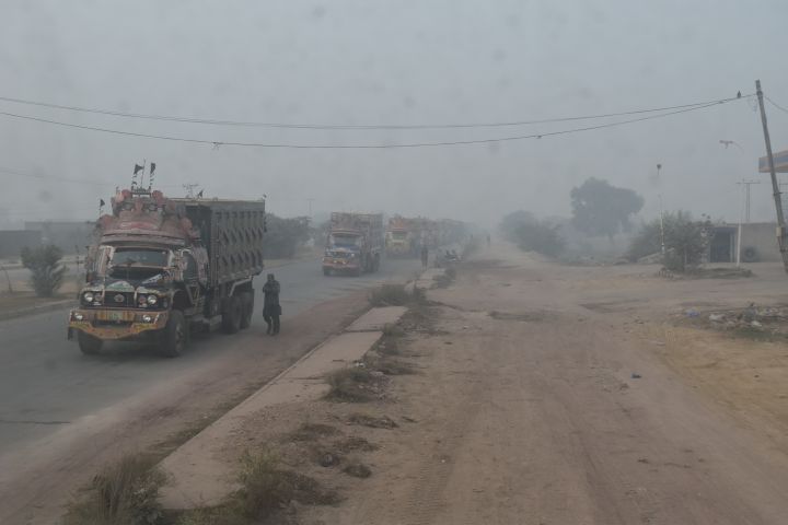 Endlose LKW-Kolonne zur Grenze