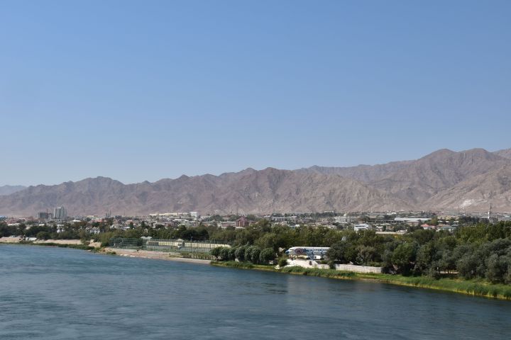 Durch Khujand fliesst der Syr Darya, einer der beiden Aralsee Zuflüsse