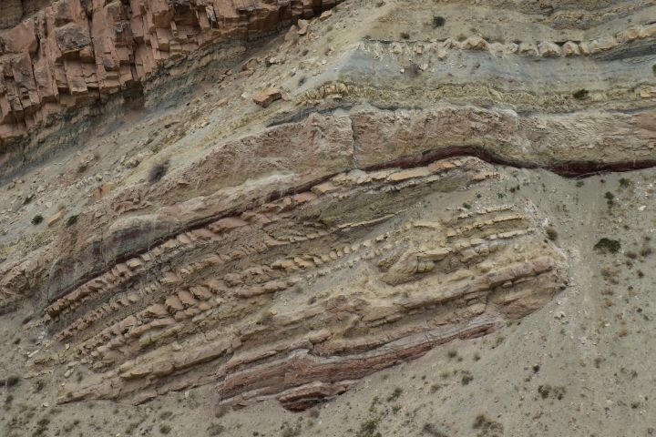Felsformation bei Ayni im Zeravshan Tal